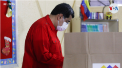 El presidente de Venezuela, Nicolás Maduro, emite su voto en las elecciones regionales 