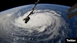 Huracán Florence, que alcanzó categoría 4 el lunes, visto desde la Estación Espacial Internacional. Foto: @NASAEarth.