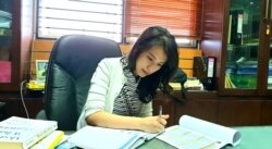 Risa Santoso, Rektor Institut Teknologi dan Bisnis ASIA, Malang, saat berada di ruang kerjanya