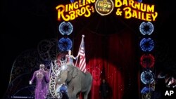 Sirkus "Ringling Brothers dan Barnum & Bailey" saat menggelar pertunjukan di Providence, Rhode Island, 1 Mei 2016. (Foto: dok).