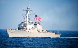 Kapal perusak Angkatan Laut AS USS Stethem melewati perairan timur Semenanjung Korea dalam latihan militer bersama Angkatan Laut AS dan Angkatan Laut Korea Selatan "Operasi Foal Eagle, 22 Maret 2017. (Foto: Angkatan Laut AS)