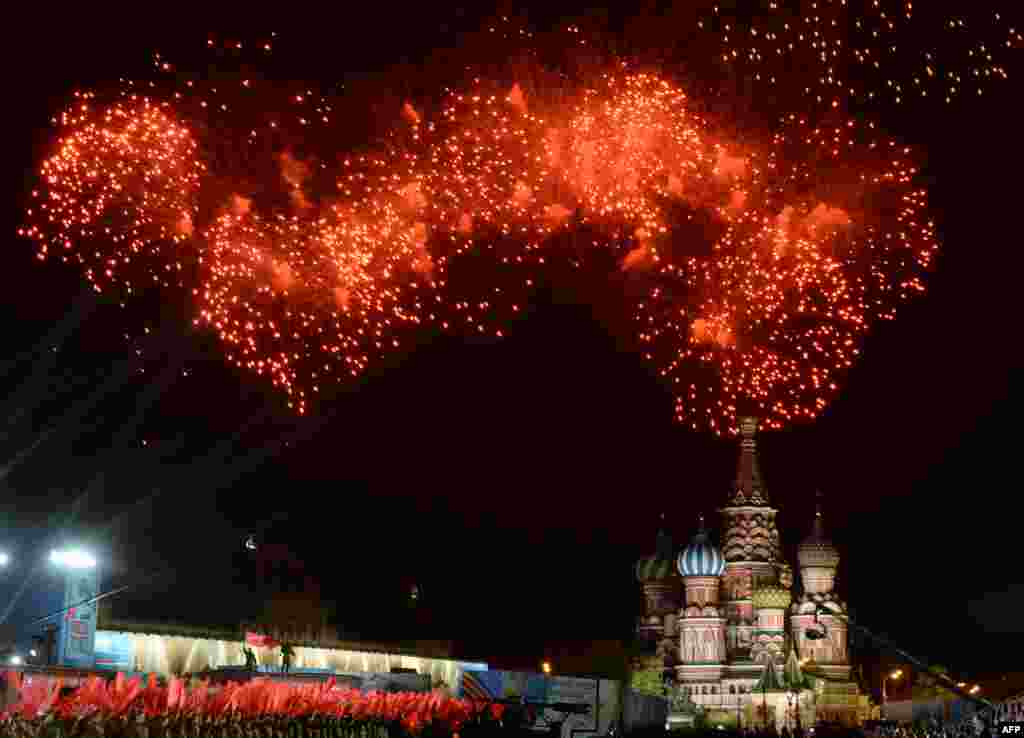 Fireworks explode above Moscow's Red Square on May 9, 2015 during the Victory Day celebrations marking the 70th anniversary of the 1945 victory over Nazi Germany. 