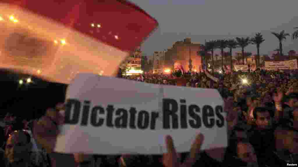 Anti-Morsi protesters chant anti-government slogans in Tahrir Square in Cairo, Egypt, November 27, 2012.