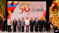 FILE - Philippine President Rodrigo Duterte, sixth from left, poses with descendants and representatives of the ASEAN Founding Fathers at the closing ceremony of the 50th ASEAN Foreign Ministers Meeting and its 50th Grand Celebration Tuesday Aug. 8, 2017.