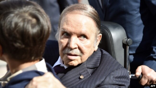 Le président algérien Abdelaziz Bouteflika à Alger, le 23 novembre 2017.