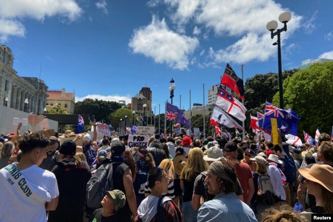 Aksi unjuk rasa menentang mandat vaksin dan pembatasan di tengah pandemi COVID-19 di Wellington, Selandia Baru, 9 November 2021. (REUTERS/Praveen Menon)