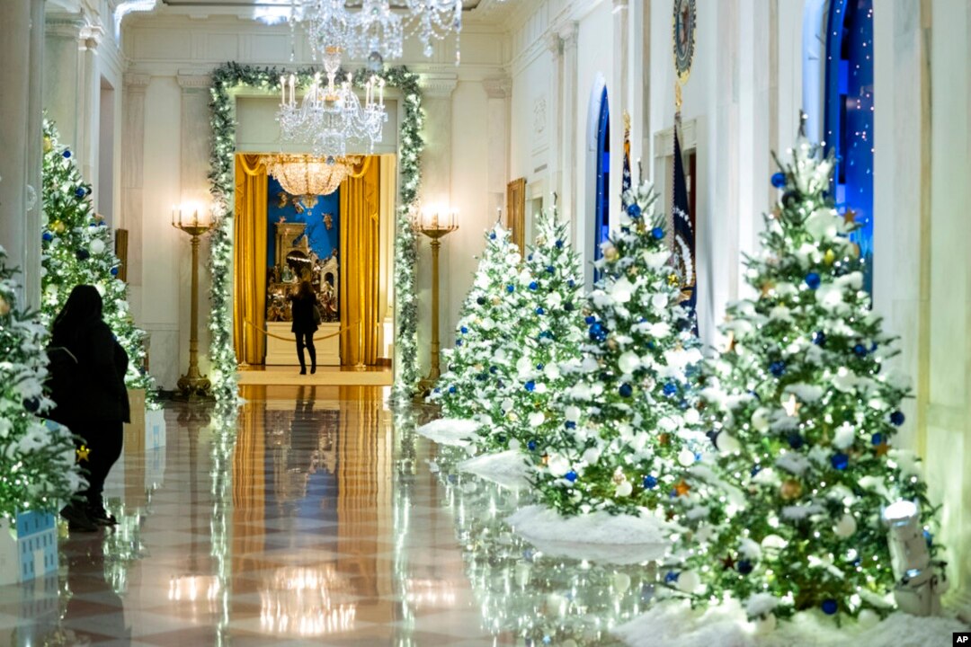 Christmas Decorations At White House 2022 In Photos: White House Bedecked For Christmas