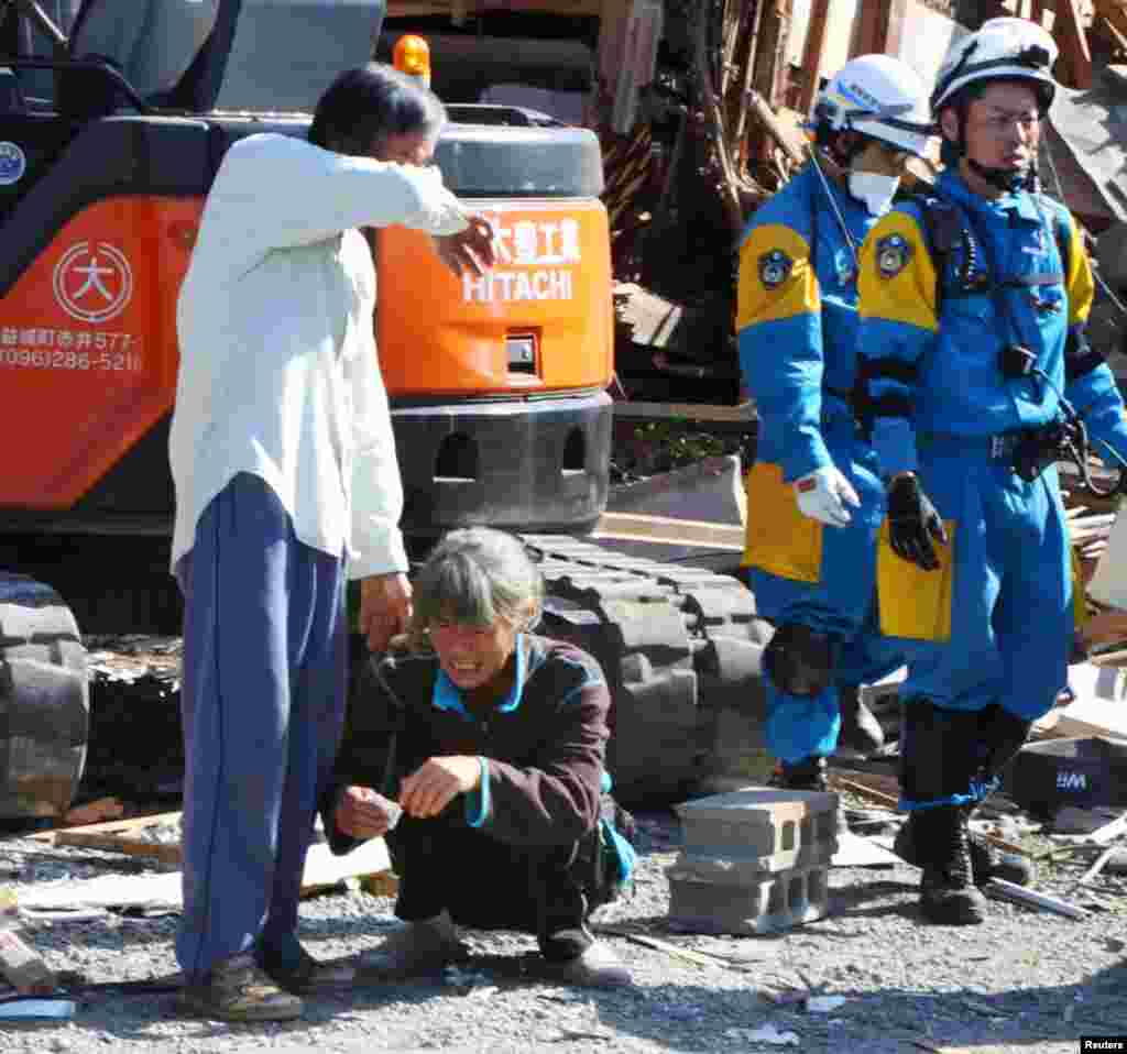 Parents cry after confirming that their daughter was found dead at their collapsed house after earthquakes in Mashiki town, Kumamoto prefecture, southern Japan, in this photo taken by Kyodo, April 16, 2016.