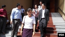 FILE - Opposition lawmaker Mu Sochua and her colleagues walk out of the Phnom Penh court room after a judge bans them from attending the hearing.