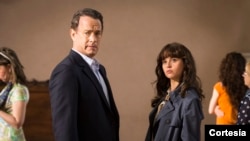 Aktor Tom Hanks dan Felicity Jones dalam salah satu adegan film "Inferno". 