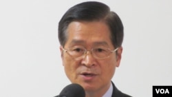 台灣國防部長嚴德發2020年10月7日在立法院接受媒體聯訪(美國之音張永泰拍攝)