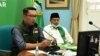Gubernur Jabar Ridwan Kamil (kiri) dan Wagub Jabar UU Ruzhanul (kanan) saat menggelar pertemuan dengan 27 ketua MUI se-Jabar via video conference terkait fatwa haram mudik dan persiapan Ramadan, Kamis, 9 April 2020. (Foto: Humas Jabar)