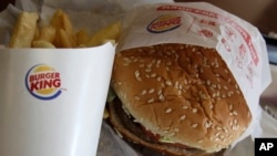 Burger King anunció la adquisición de Tim Hortons Inc., la cadena de café y donuts, por unos $11 mil millones de dólares.