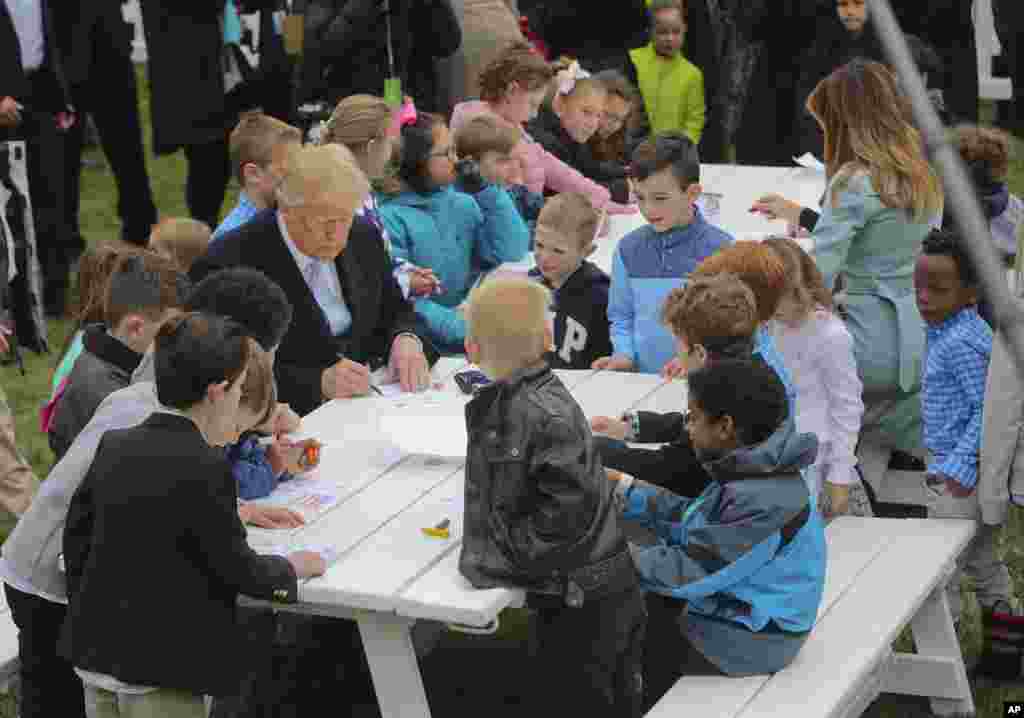 &nbsp; پرزیدنت ترامپ در جمع کودکان حاضر در مراسم عید پاک مسیحیان در کاخ سفید