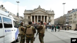 سربازان بلژیکی پس از حملات تروریستی اخیر در شهر حضور پررنگی دارند.