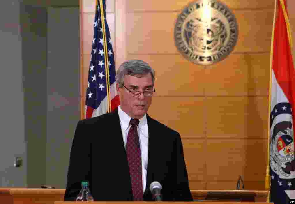 St. Louis County Prosecutor Robert McCulloch announces the grand jury decision not to indict Ferguson police officer Darren Wilson in the fatal shooting of Michael Brown, Clayton, Missouri, Nov. 24, 2014.