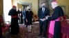 美国国务卿蓬佩奥到访梵蒂冈与梵蒂冈教廷国务卿帕罗林枢机主教会面。（2020年10月1日）