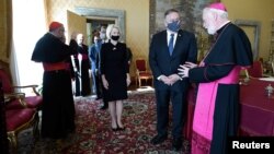 美国国务卿蓬佩奥到访梵蒂冈与梵蒂冈教廷国务卿帕罗林枢机主教会面。（2020年10月1日）