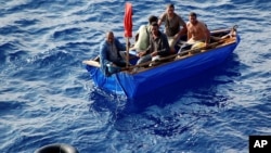 La mayor parte de los balseros hacen el viaje entre Cuba y la Florida a bordo de embarcaciones pequeñas y en mal estado.