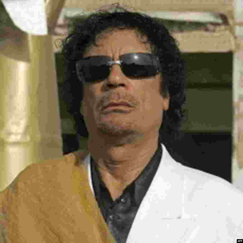 Le leader de la Jamahiriya arabe libyenne, Mouammar Kadhafi, a régné sur son pays pendant 42 avant d&#39;en être chassé, capturé et assassiné par une rébellion née des vagues de protestations du printemps arabe le 20 octobre 2011 à Syrte.