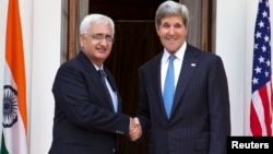 U.S. Secretary of State John Kerry (R), on his first visit to India as secretary, poses with Indian Foreign Minister Salman Khurshid for photographers at Hyderabad House in New Delhi, June 24, 2013. REUTERS/Jacquelyn Martin/Pool (INDIA - Tags: POLITICS) -
