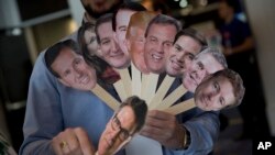 Adam Gabbatt of The Guardian newspaper holds images of possible Republican candidate during the Conservative Political Action Conference (CPAC) in National Harbor, Md., Thursday, Feb. 26, 2015. (AP Photo/Carolyn Kaster)