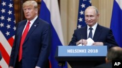 Tổng thống Mỹ Donald Trump, và Tổng thống Nga Vladimir Putin chuẩn bị họp báo sau cuộc họp thượng đỉnh tại Helsinki, Phần Lan, ngày 16/7/2018. 