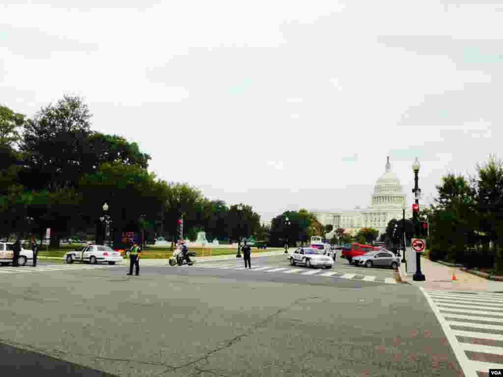 Capitol Hill disegel setelah terjadi penembakan (Diaa Bekheet/VOA).