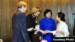 Lord Mayor of London Fiona Woolf (second from left) meets REE Corporation CEO Nguyen Thi Mai Thanh, one of Vietnam's most famous businesswomen.