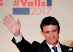 Former socialist Prime Minister Manuel Valls waves after delivering a speech in Paris, Jan. 29, 2017.