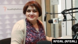 دیوان عالی جمهوری آذربایجان دستور آزادی خدیجه اسماعیلوا، خبرنگار بخش آذربایجان رادیو اروپای آزاد/رادیو آزادی را صادر کرد. 