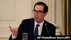 Menteri Keuangan Steven Mnuchin di Gedung Putih, Senin, 18 Mei 2020, di Washington. (Foto: AP/Evan Vucci)