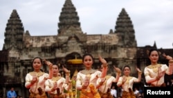 FILE PHOTO- Dancers perform during a ceremony at the Angkor Wat temple to pray for peace and stability in Cambodia, in Siem Reap province, Cambodia December 2, 2017. (REUTERS/Samrang Pring)