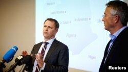 Lars Christian Bacher de la compagnie pétrolière Statoil lors d'une conférence de presse concernant la prise d'otages 