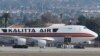 Llegan a California dos aviones con estadounidenses que huyen del coronavirus