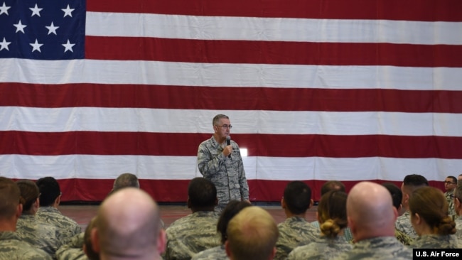 美军空军上将海腾(General John Hyten)2018年9月27日对战略司令部官兵讲话（美国空军照片）