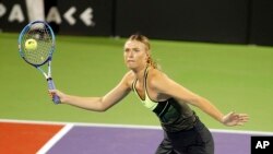 Maria Sharapova durant un tournoi en faveur de la Fondation Elton John contre le SIDA, le 10 octobre 2016, Las Vegas.