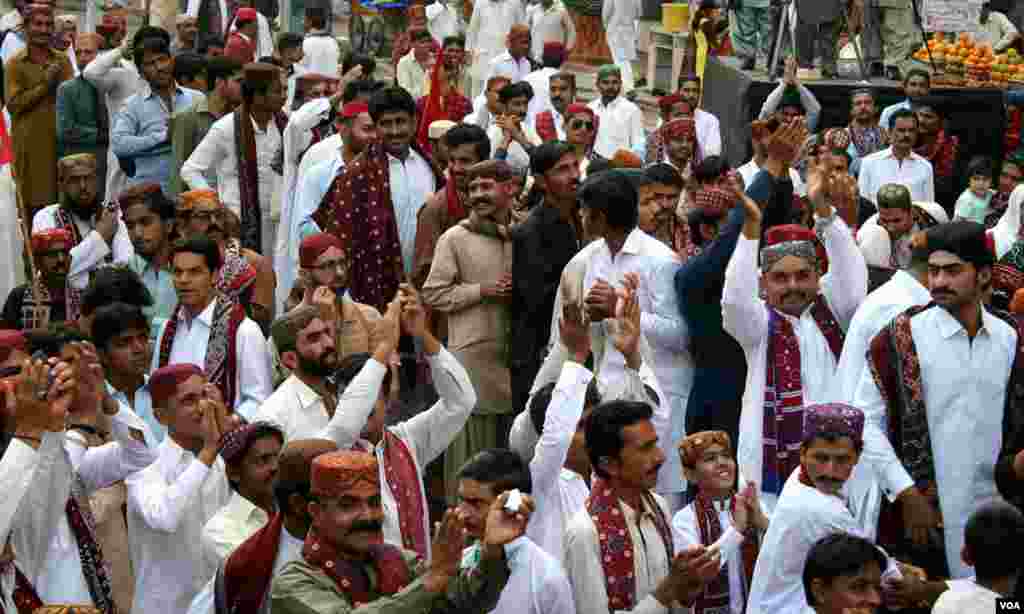 کراچی میں یوم ثقافت کے موقع پر نکالی جانے والی ریلی کے شرکاء