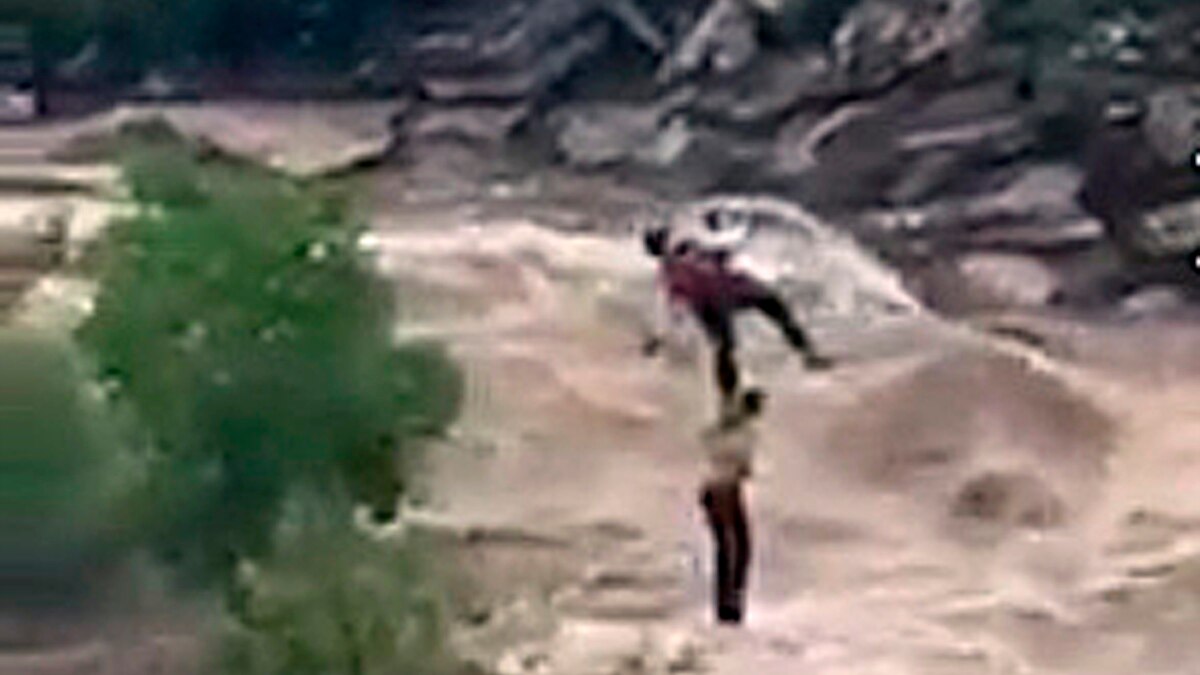 17 Hikers Rescued After Flash Flood In Arizona Canyon