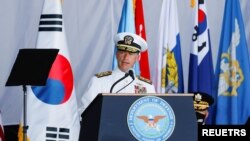 존 아퀼리노 미국 인도태평양사령관이 22일 하와이 펄하버-히캄 공군기지에서 열린 미-한 유해 상호 인수식에서 연설했다.