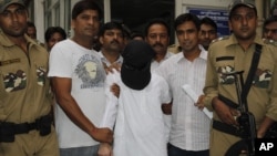 Indian police officers escort Mumbai attacks suspect Syed Zabiuddin, face covered, out from a government hospital in New Delhi, India on June 29, 2012.