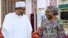 Dr Folasade Yemi-Esan, directrice nationale de la fonction publique avec le président nigérian Muhammadu Buhari, à Abuja, Nigeria, le 4 octobre 2021. (VOA/Gilbert Tamba)