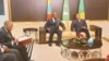 Félix Tshisekedi, mokonzi ya sika RDC, na moninga wa ye ya Congo-Brazzaville, Denis Sassou Nguesso, bavandi na salon d'honneur ya libanda ya pepo ya Mayamaya, Brazzaville, Congo, 7 février 2019. (Twitter/Gyslain Luke)