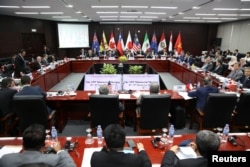 Trade ministers and delegates from the remaining members of the Trans Pacific Partnership (TPP) attend the TPP Ministerial Meeting during the APEC 2017 in Da Nang, Vietnam November 9, 2017.