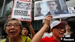 Dân Hồng Kông xuống đường biểu tình ủng hộ Edward Snowden, ngày 13/6/2013.