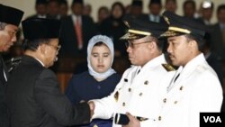 Mantan pemimpin GAM, Irwandi Yusuf saat dilantik menjadi Gubernur Aceh pada 8 Februari 2007.