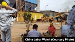 在印尼德龙公司的中国工人(照片来源：中国劳工观察)