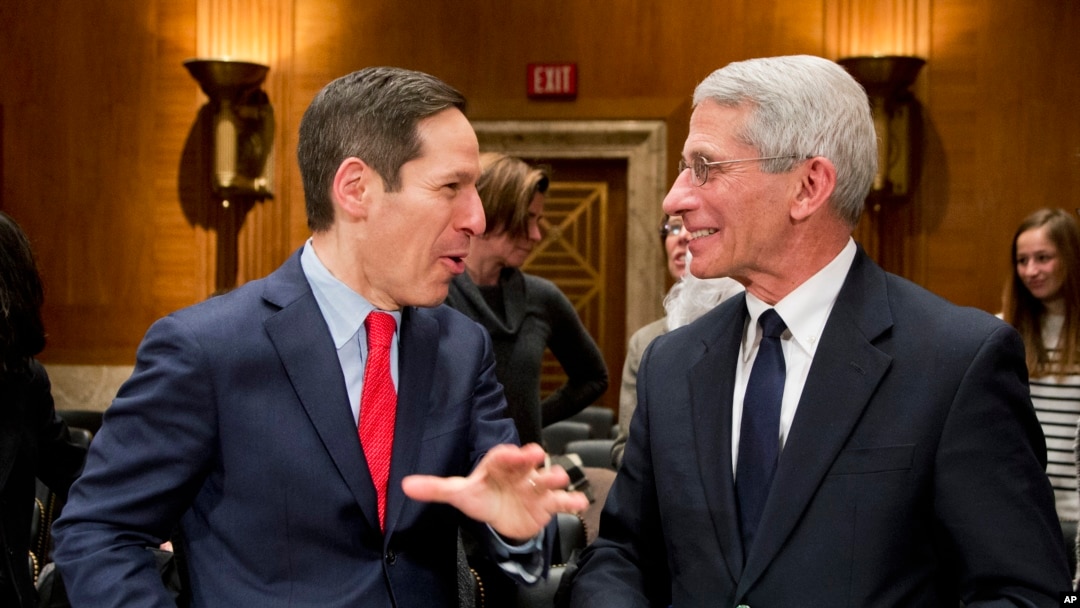 Direktur CDC Thomas Frieden (kiri) dan pejabat kesehatan NIAID, Anthony Fauci, usai memberikan keterangan di Senat mengenai pendanaan bagi penanganan virus Zika (foto: dok).