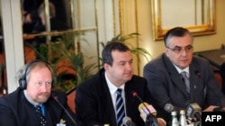 Ministar unutrašnjih poslova Srbije Ivica Dacic u beogradskom Aero klubu otvorio je medjunarodnu konferenciju o ljudskoj bezbednosti koju organizuje Aleksanteri institut Univerziteta u Helsinkiju.
