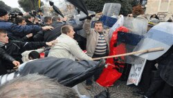 Sukob demonstranata i policije u Tirani